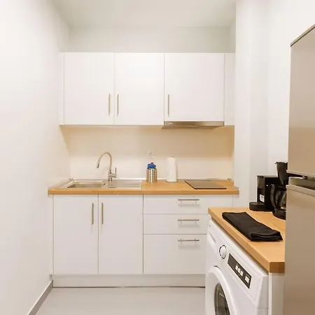 Snug With Shared Garden V Apartment *