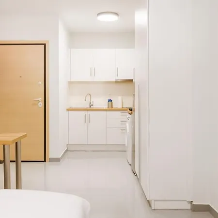 Snug With Shared Garden V Apartment *