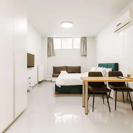 Snug With Shared Garden V Apartment *