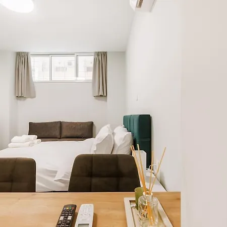 Apartment Snug With Shared Garden V