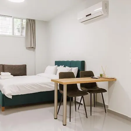 Snug With Shared Garden V Apartment