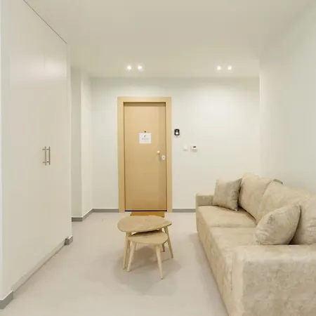 Snug With Shared Garden V Apartment *